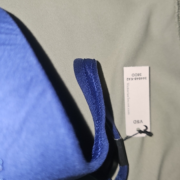 Victoria's Secret Bra New With Tags 38DD Body by Victoria lined demi Long Back - Picture 4 of 4